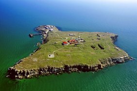 Russian occupants are attempting to establish positions on the Zmiinyi island