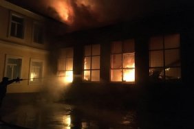 В результаті окупаційного обстрілу школи в Авдіївці здійнялася велика пожежа