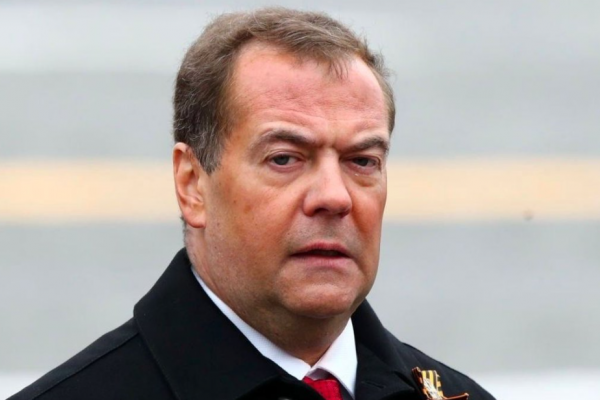 Любая попытка арестовать Путина будет объявлением войны России - Медведев