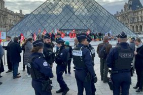 Через протести проти підвищення пенсійного віку у Франції туристам закрили вхід до музею Лувр