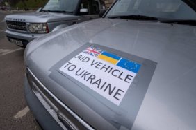 Британські фермери доставили українським військовим 27 пікапів з гуманітарною допомогою
