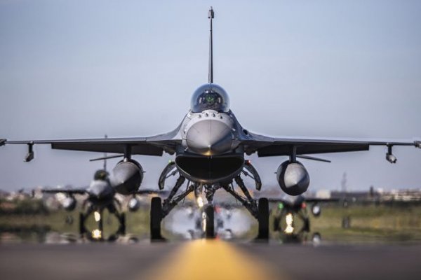 До Румунії прибудуть ще три F-16 для навчання українських пілотів