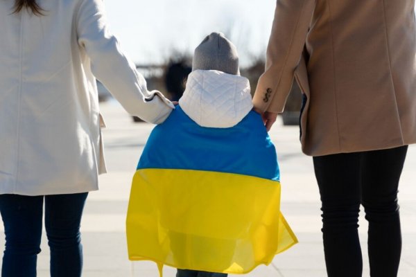 Херсонщина: Україна евакуювала підлітка та його сім'ю з окупованої території