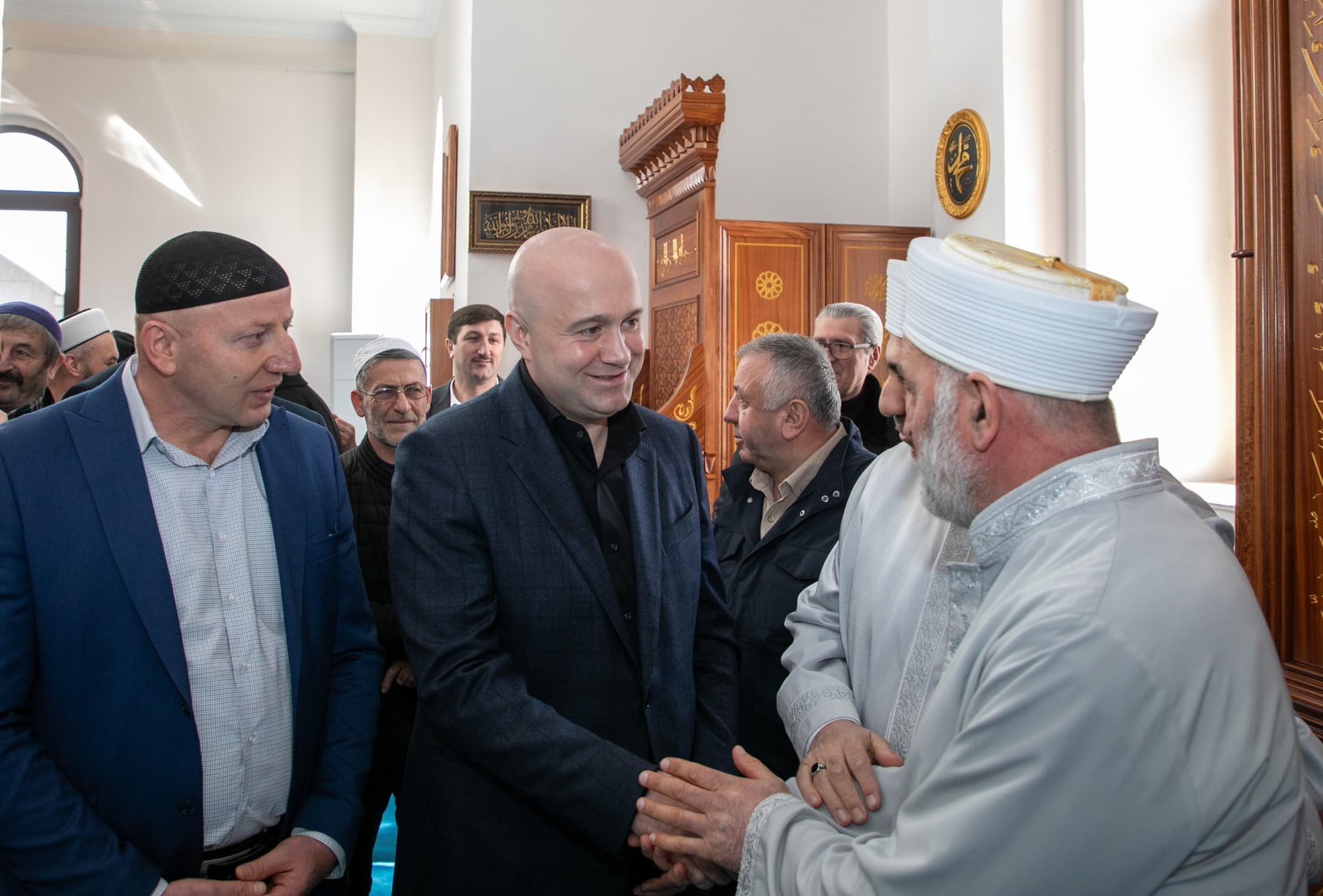 სულხან თამაზაშვილმა ხულოს მუნიციპალიტეტში რეაბილიტირებული მეჩეთი დაათვალიერა