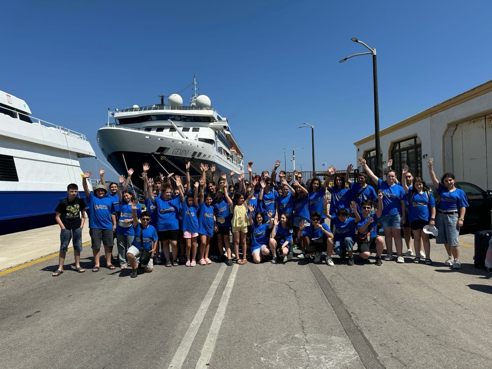 Frontnews image description