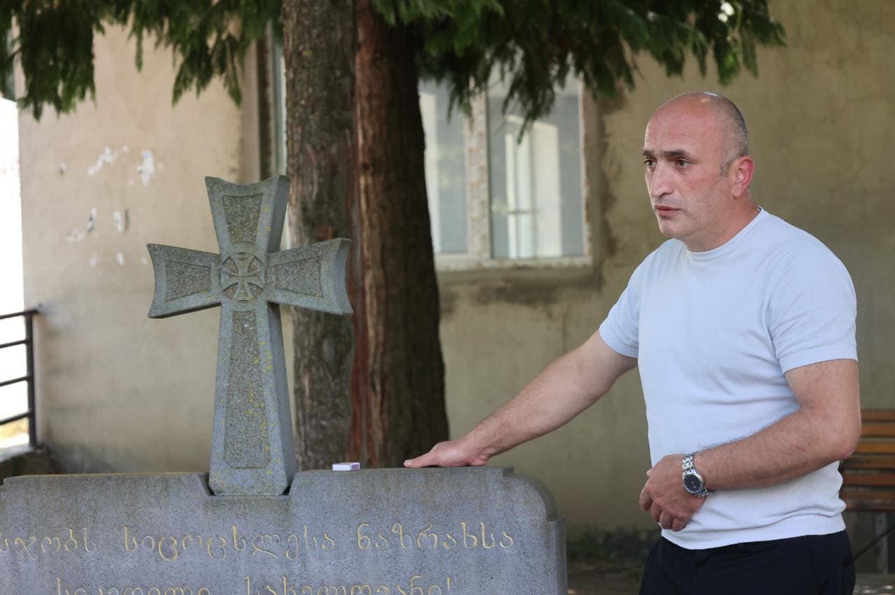 Frontnews image description