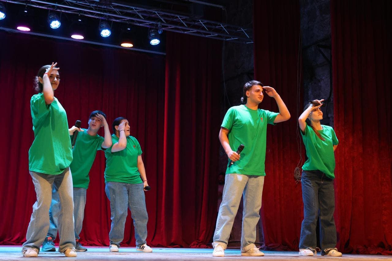 Frontnews image description