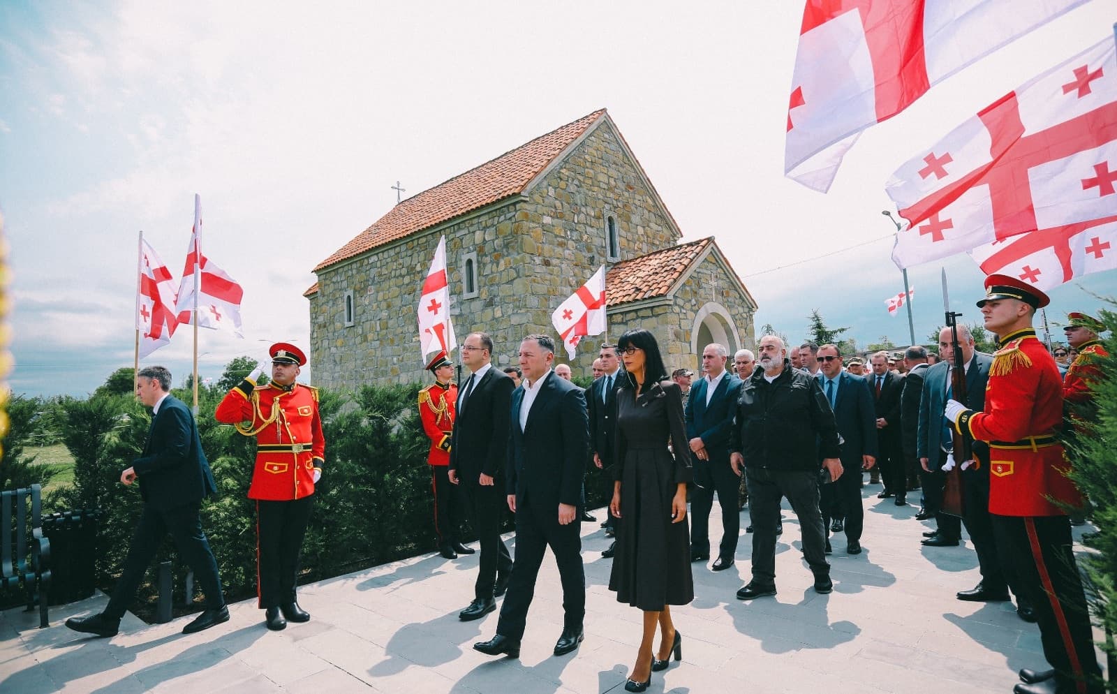 Frontnews image description