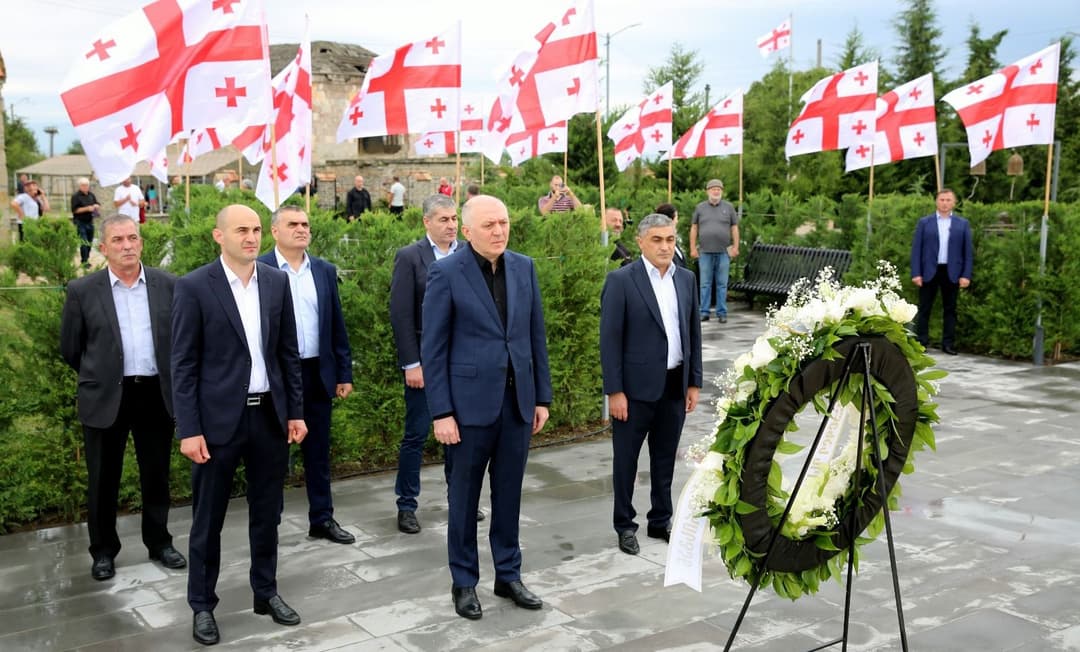 გრიგოლ ლილუაშვილმა სოფელ შინდისთან, 2008 წლის 11 აგვისტოს დაღუპული გმირების ხსოვნას პატივი მიაგო