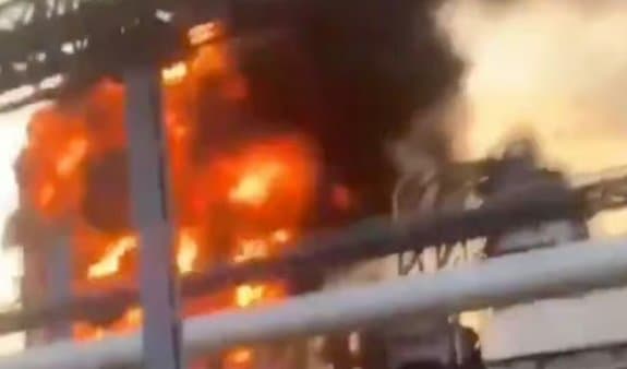 Explosion sparks major fire at Omsk oil refinery