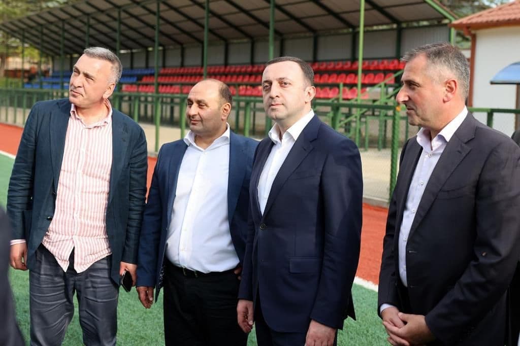 ირაკლი ღარიბაშვილმა ამბროლაურში ახლად მოწყობილი სპორტული ინფრასტრუქტურა დაათვალიერა