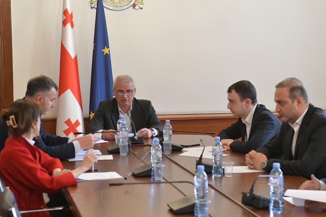 საპროცედურო საკითხთა და წესების კომიტეტმა ქეთევან ჩარკვიანის პარლამენტის წევრის უფლებამოსილების ცნობის საკითხს მხარი დაუჭირა