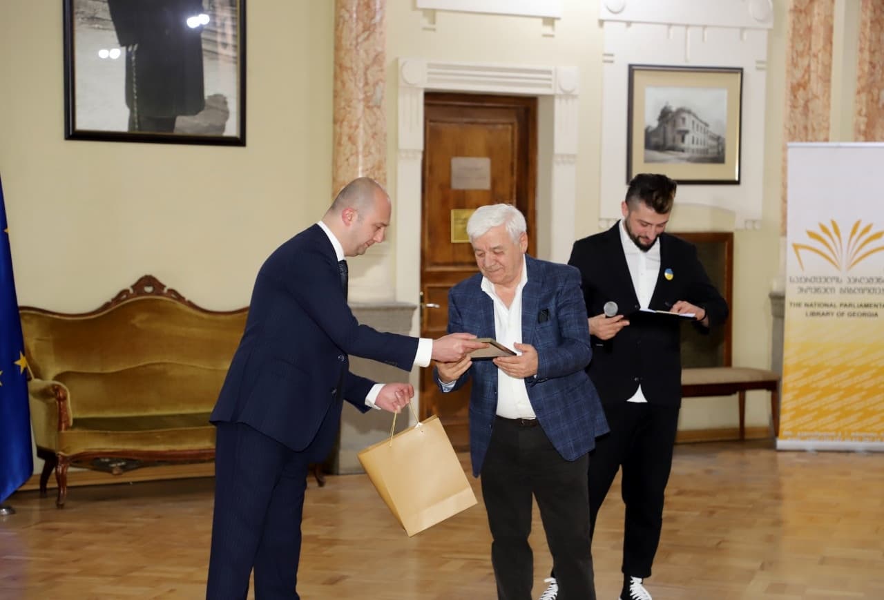 Frontnews image description