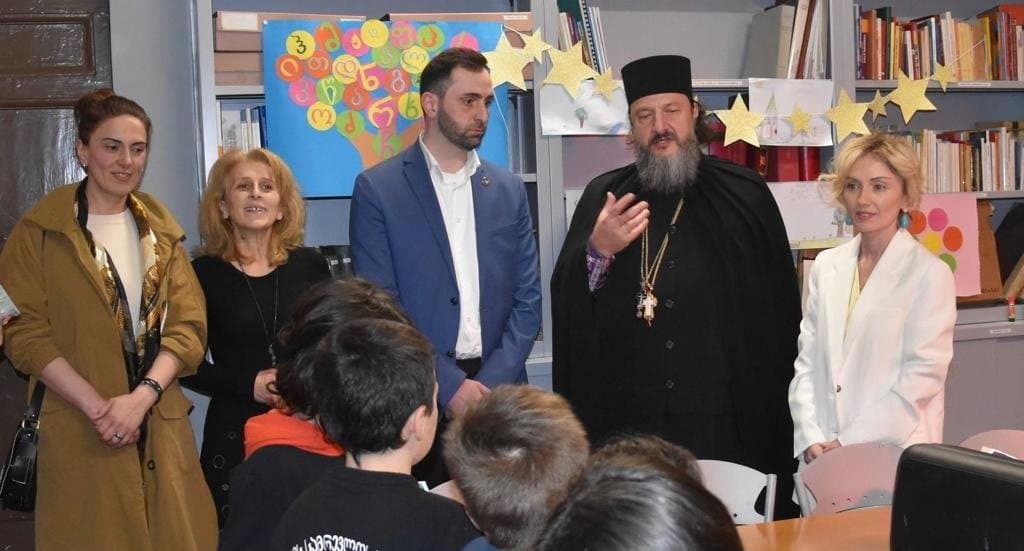 Frontnews image description