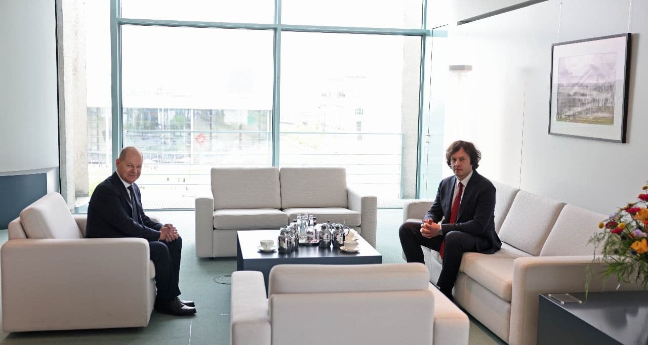 Frontnews image description