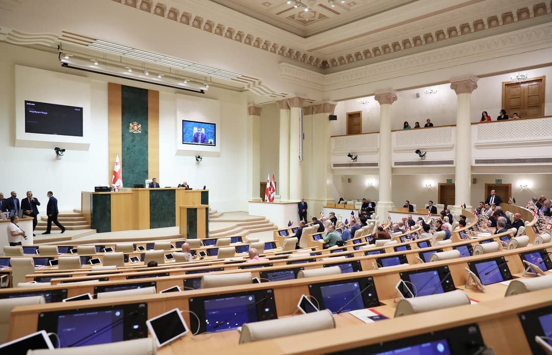 დეპუტატებმა გიორგი ცაგარეიშვილისთვის პარლამენტის წევრის უფლებამოსილების ვადამდე შეწყვეტის შესახებ დადგენილებას მხარი დაუჭირეს