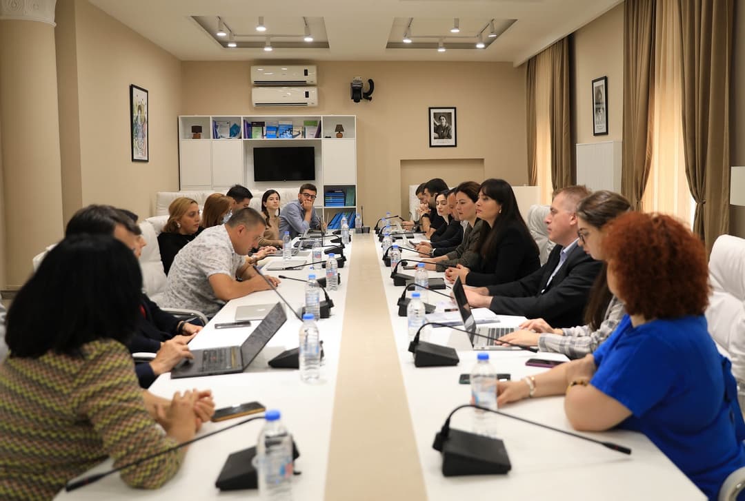 საპარლამენტო ოპოზიცია მართლმსაჯულების რეფორმასთან დაკავშირებით არასამთავრობო ორგანიზაციების წარმომადგენლებს შეხვდა