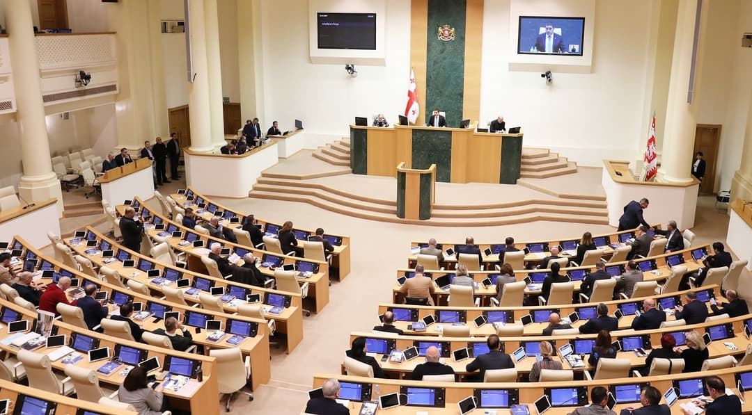 “მაუწყებლობის შესახებ“ კანონში ცვლილების შეტანას პარლამენტმა მხარი დაუჭირა