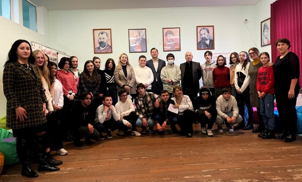 Frontnews image description