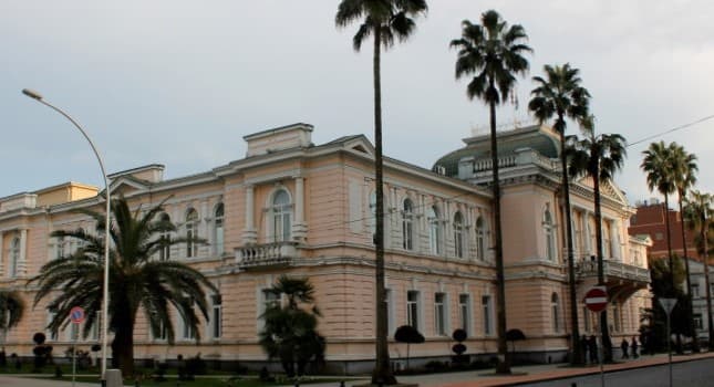 ოპოზიცია მოქალაქეებს დილიდან ბათუმის საკრებულოსთან შეკრებისკენ მოუწოდებს