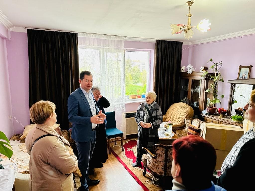 Frontnews image description