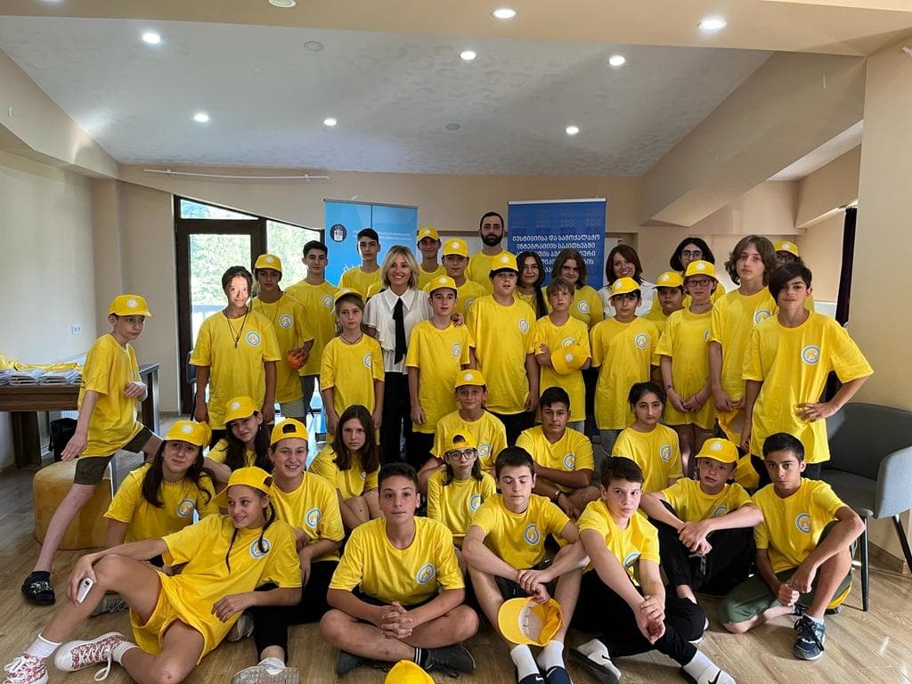 Frontnews image description