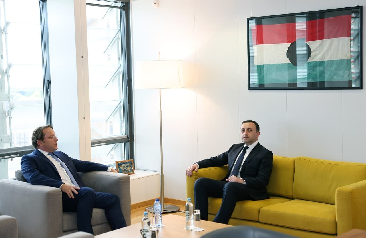 Frontnews image description