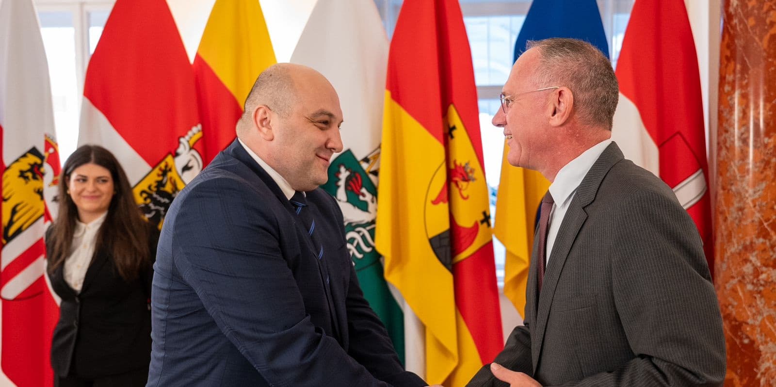 Frontnews image description