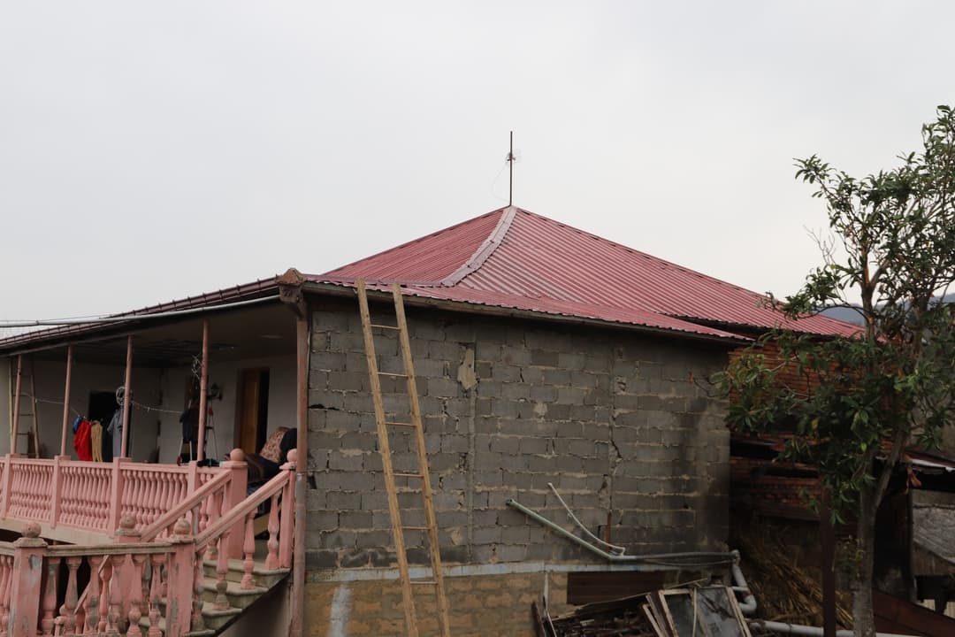 თერჯოლის მერიამ სტიქიით დაზარალებულებს სამშენებლო მასალები გადასცა