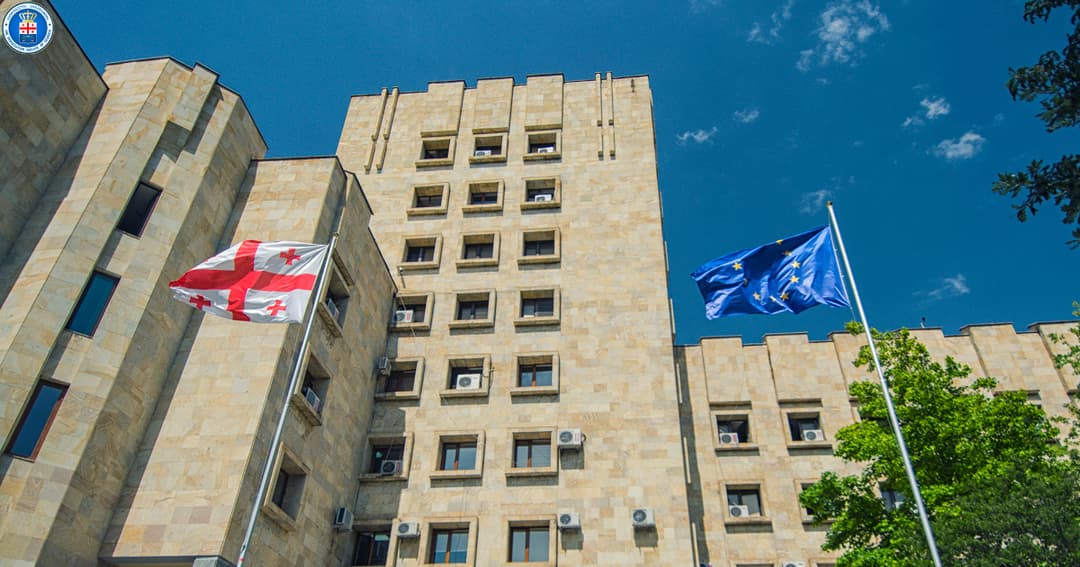 ცხოველის მიმართ სასტიკი მოპყრობის, ასევე, ნარკოტიკული საშუალების და საბრძოლო მასალის უკანონო შენახვის ფაქტებზე ერთ პირს ბრალდება წარუდგინეს