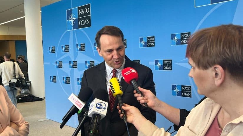სიკორსკი – მივიღეთ გადაწყვეტილება უკრაინაში ნატოს მისიის შექმნის შესახებ, ეს არ ნიშნავს, რომ ომში შევდივართ
