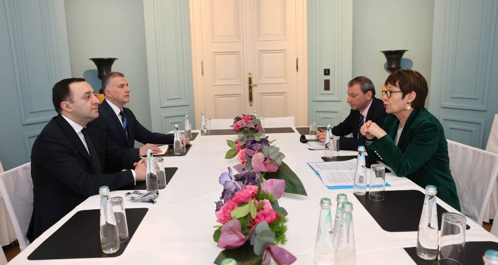 Frontnews image description