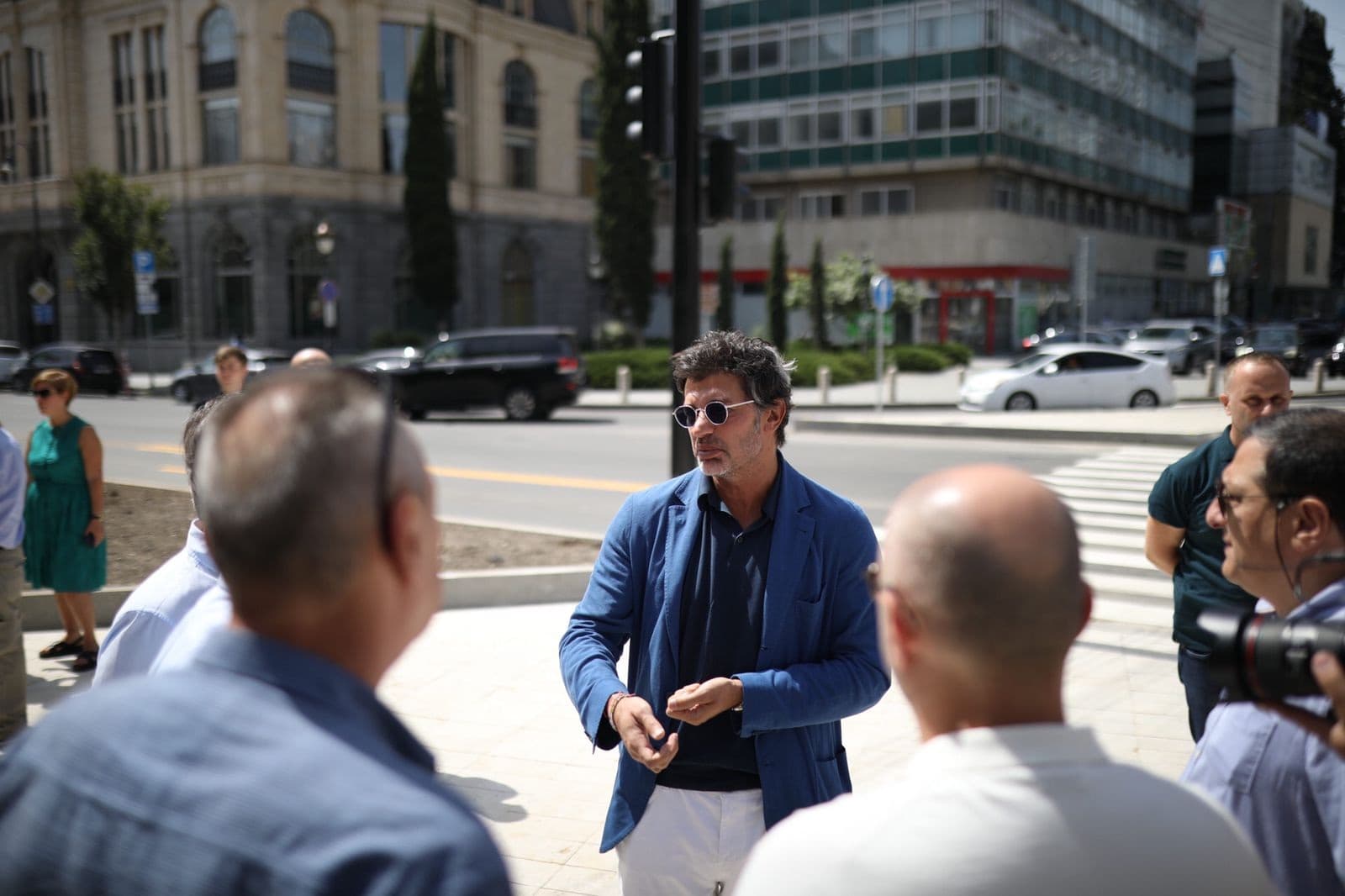 Frontnews image description