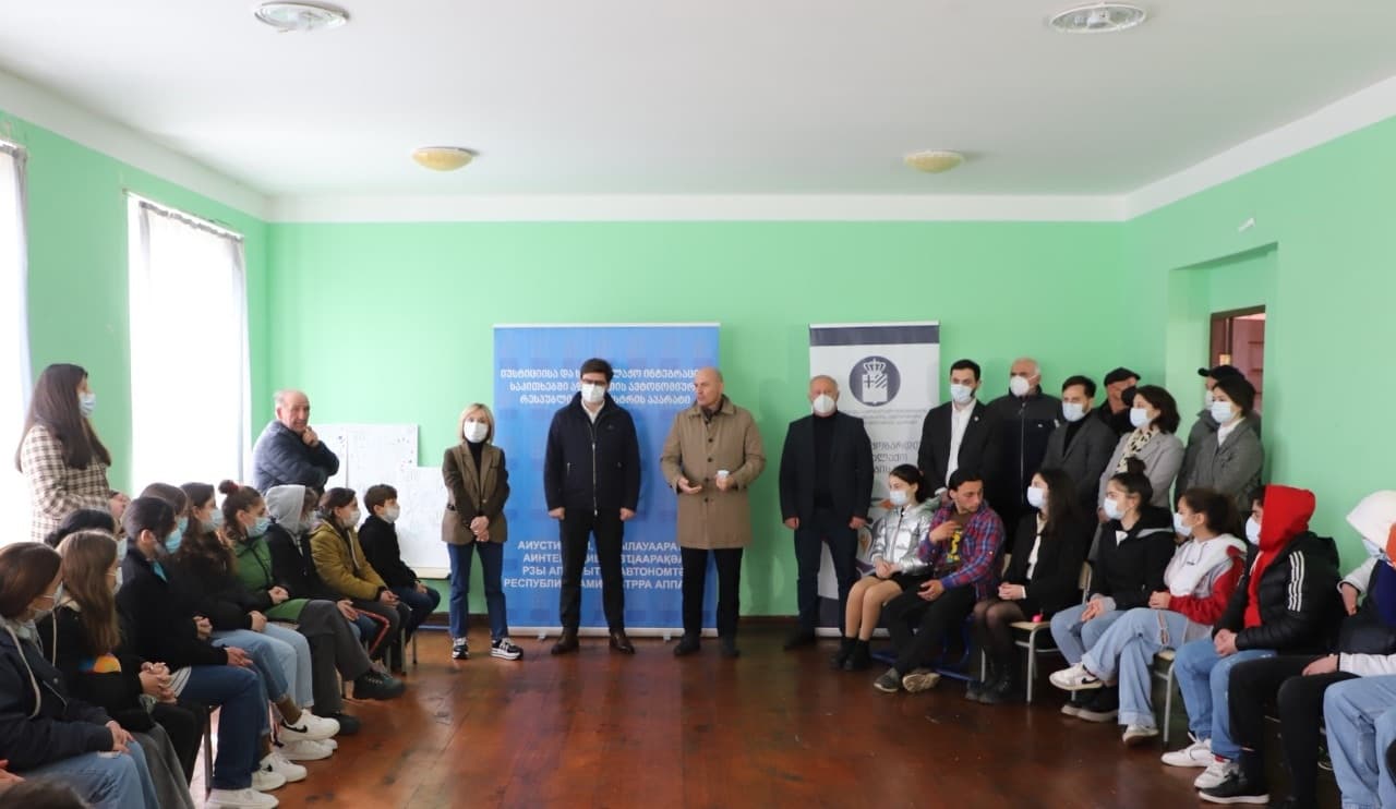 Frontnews image description