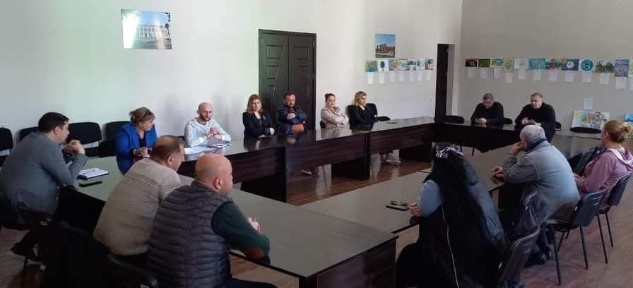 წყალტუბოს მუნიციპალიტეტის მერი დევნილი მოსახლეობის წარმომადგენლებს შეხვდა