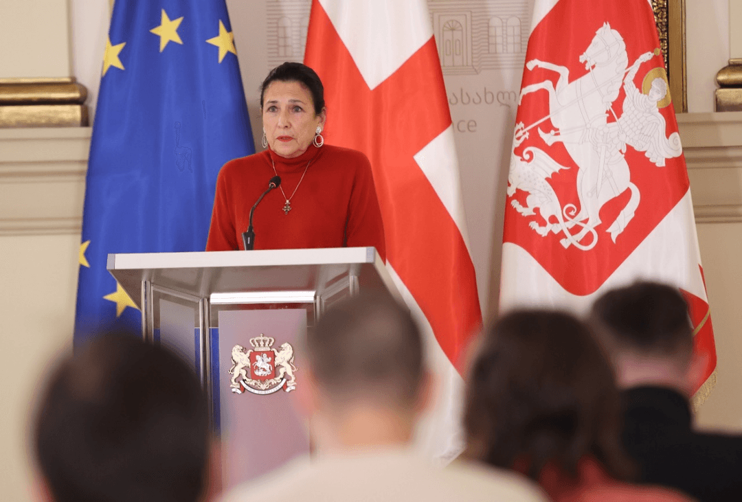 პრეზიდენტის ადმინისტრაცია – პრეზიდენტი აუქმებს დღეს გაეროში დაგეგმილ ყველა შეხვედრას და ემზადება, რომ მიმართოს მოსახლეობას