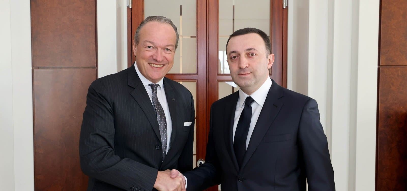 Frontnews image description