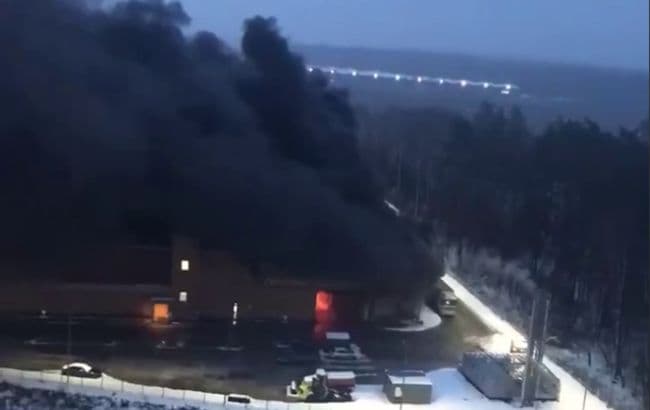 Fire rages in Moscow shopping centre