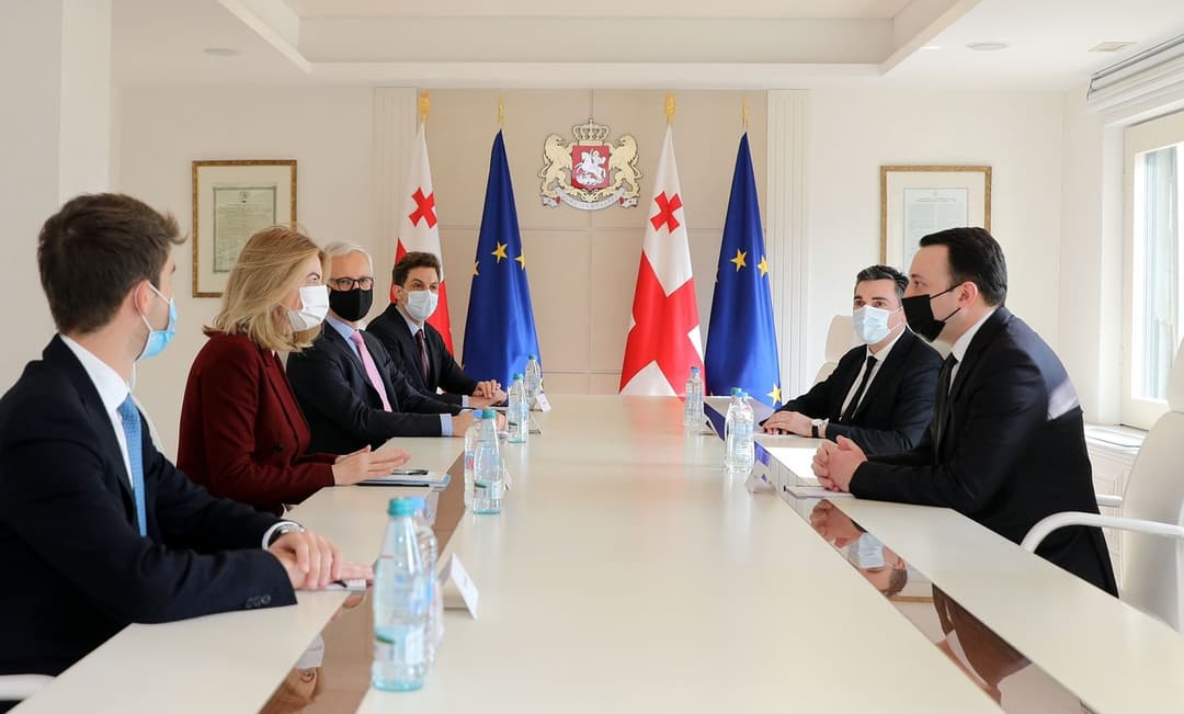 პრემიერ-მინისტრმა და კომპანია Rothschild&Co-ს მმართველმა დირექტორმა ქვეყნის რეგიონულ ფინანსურ ჰაბად გარდაქმნის სტრატეგიაზე ისაუბრეს