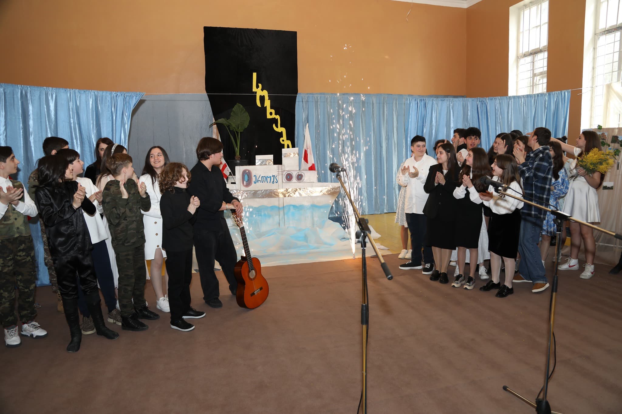 Frontnews image description