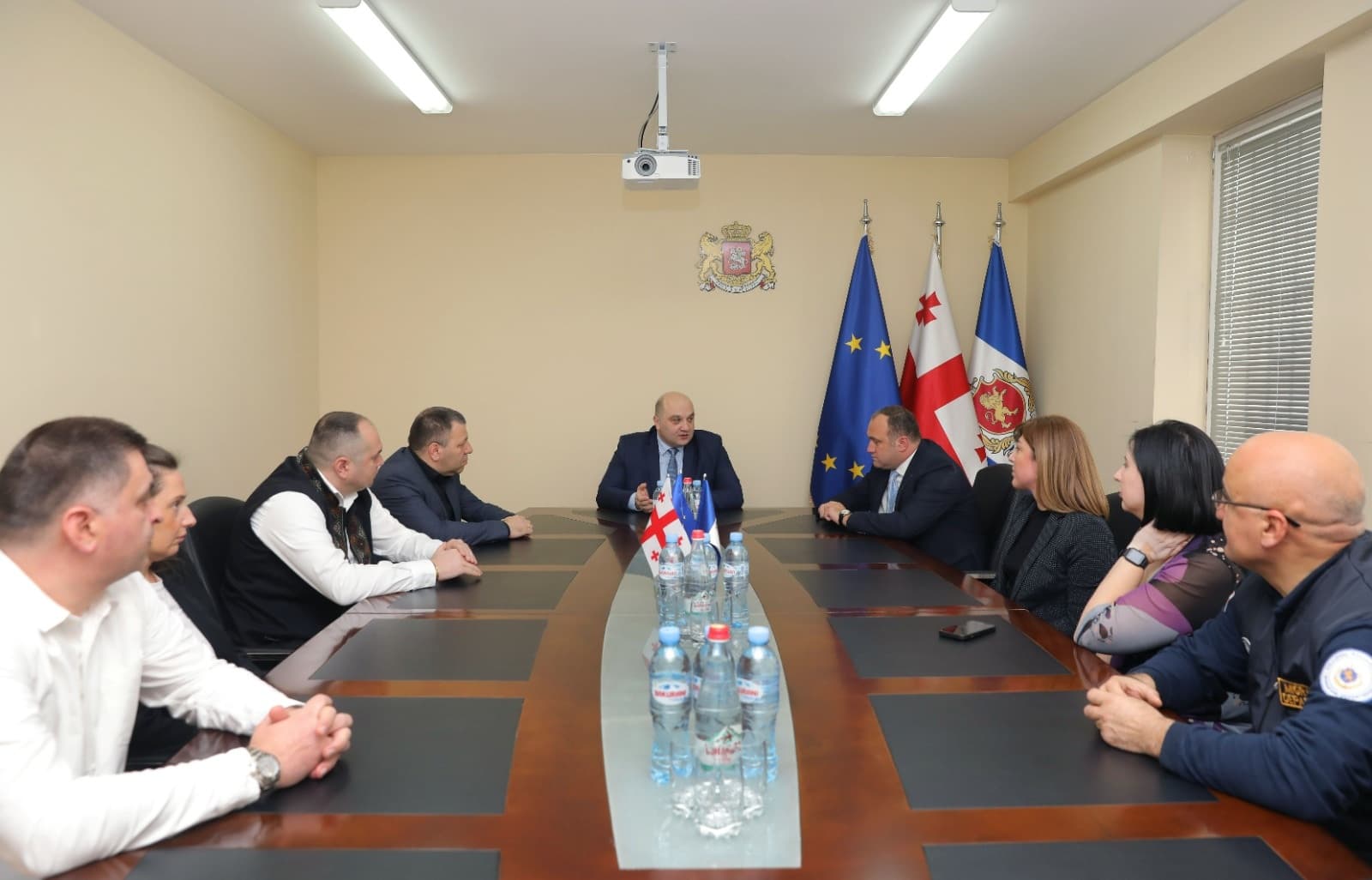 Frontnews image description