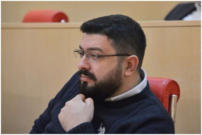 დიმიტრი სამხარაძე – ევროპელ პენსიონერებს ძარცვავენ, ამ ფულით საქართველოში აფინანსებენ თავიანთ ბინძურ ტელევიზიებს, ომის პარტიის მონებს და უკან აგზავნიან ევროპელ ლობისტებთან