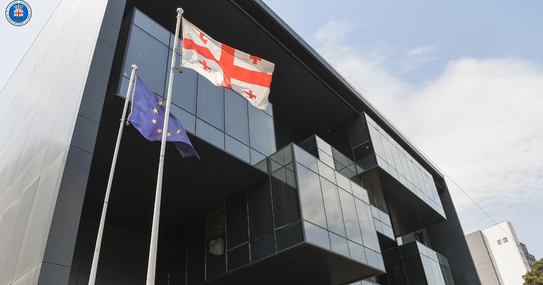 მშობიარე ქალის გარდაცვალების საქმეზე სასამართლომ ორი ექიმი დამნაშავედ ცნო და პატიმრობა მიუსაჯა