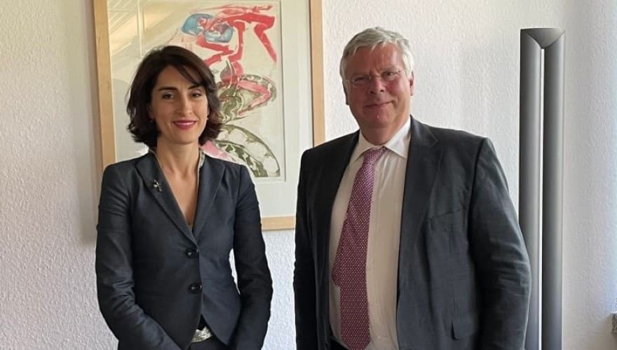 Frontnews image description