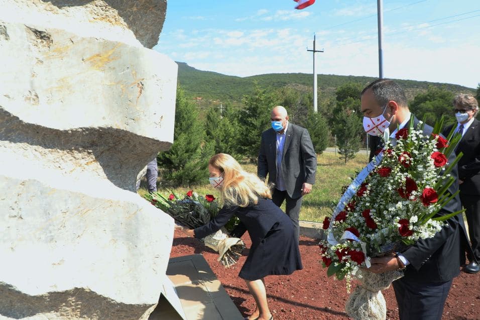 აშშ-ის საელჩო – დღეს იმ თავდასხმების 20 წლისთავს აღვნიშნავთ, რომელმაც ამერიკა სამუდამოდ შეცვალა