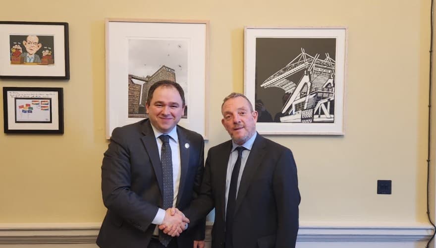 Frontnews image description