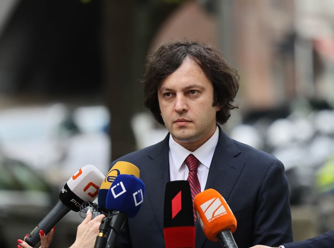 ირაკლი კობახიძე – კანცლერი ვერ წაიკითხავს ქართულ კანონებს, ბიუროკრატებმა უნდა მიუტანონ კანცლერს სწორი ინფორმაცია