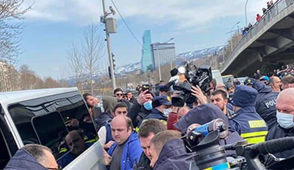 საწვავზე ფასების ზრდის საწინააღმდეგო აქციაზე რამდენიმე პირი დააკავეს