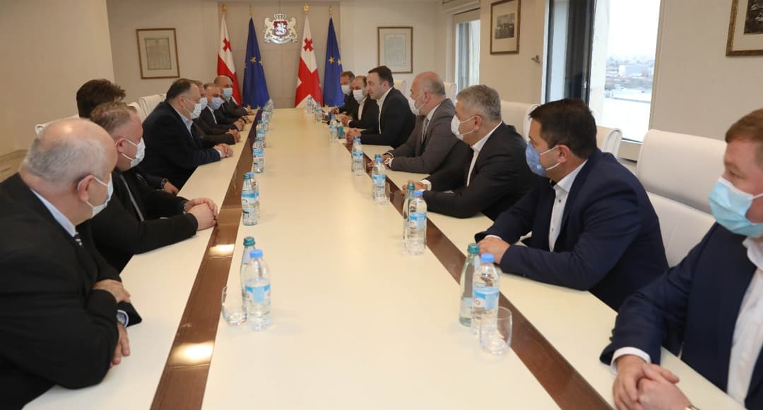 ირაკლი ღარიბაშვილი იმერეთის მუნიციპალიტეტების მერებს შეხვდა