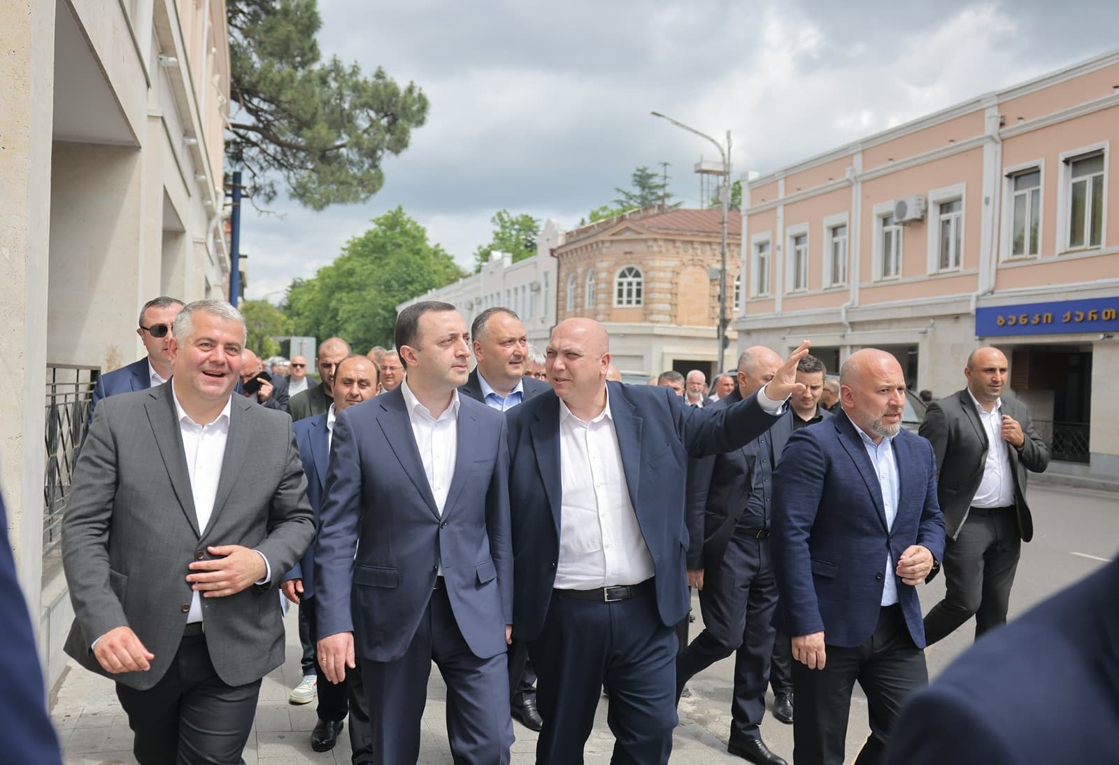 Frontnews image description